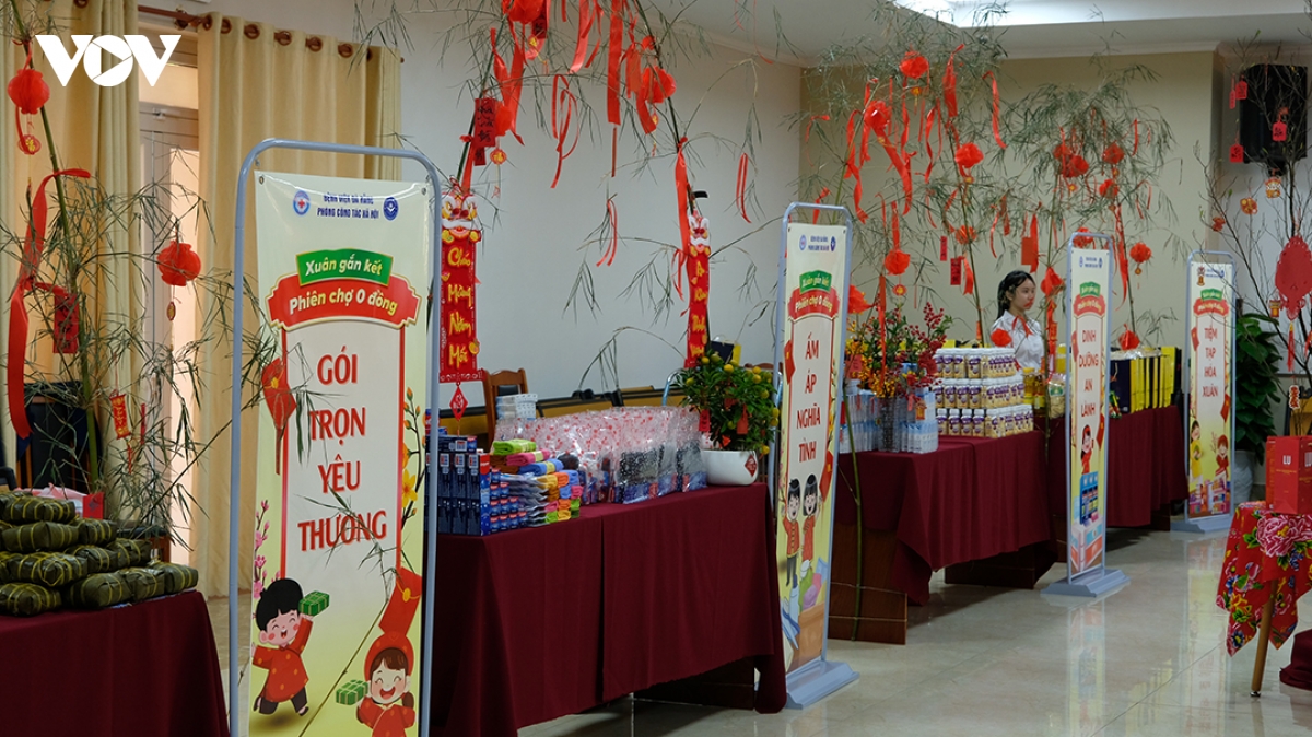  gui tet yeu thuong , phien cho 0 dong den voi benh nhan chay than o Da nang hinh anh 3