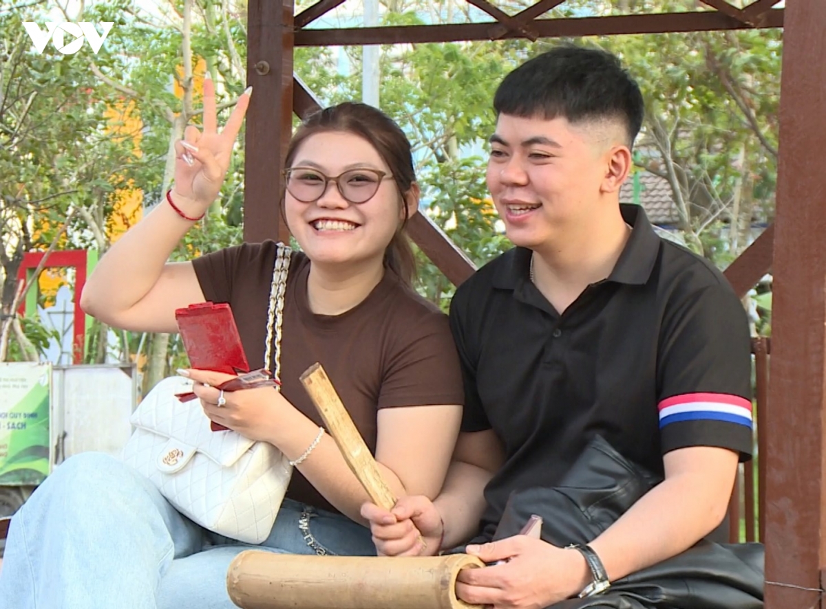 hap dan nghe thuat bai choi moi dip tet den, xuan ve hinh anh 3