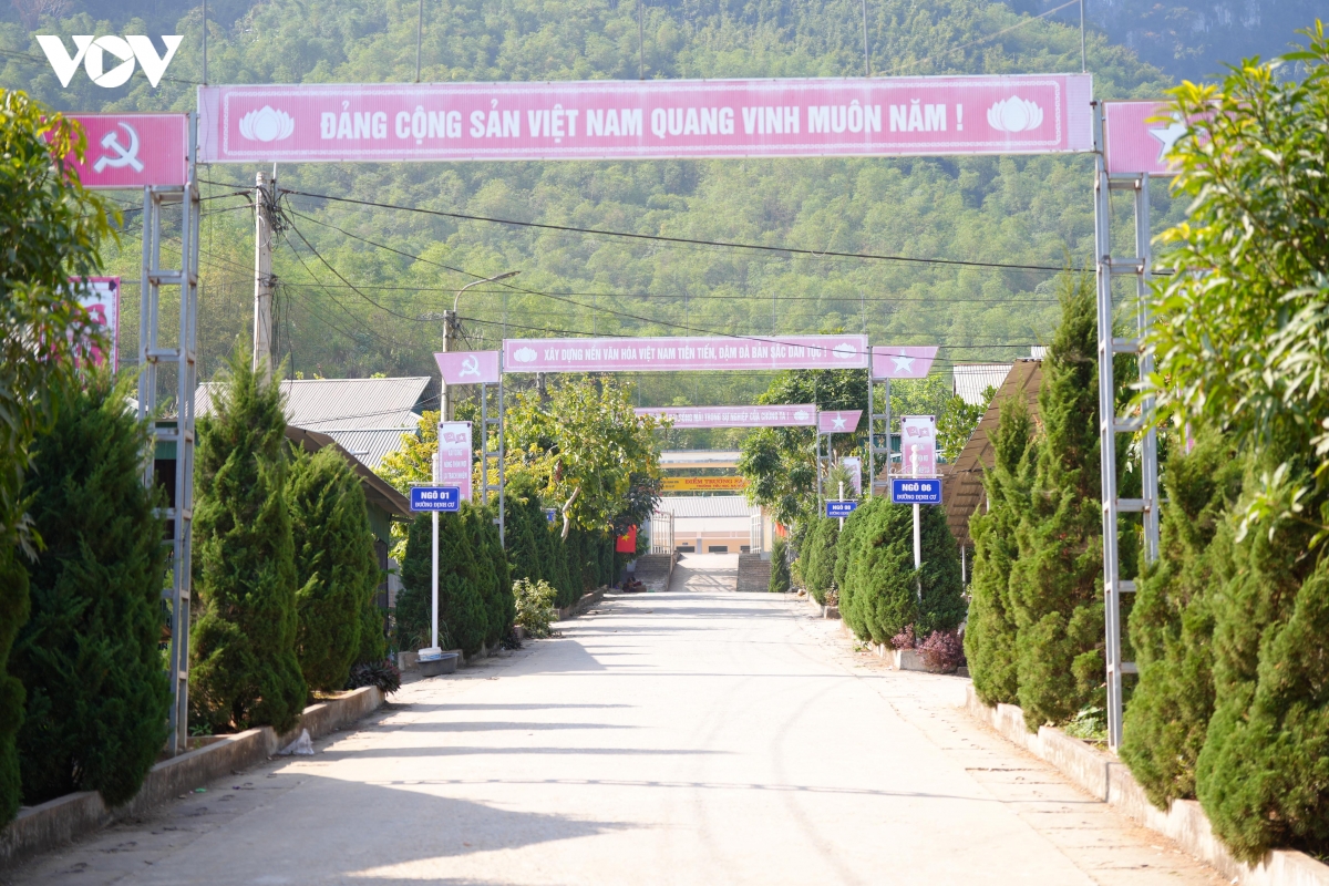 xuan moi tren ban sa na tu ky uc lu du den hanh trinh hoi sinh ben bi hinh anh 3