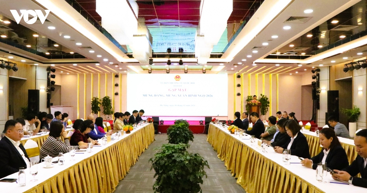 gap mat, chuc tet can bo van phong quoc hoi khu vuc mien trung - tay nguyen hinh anh 1