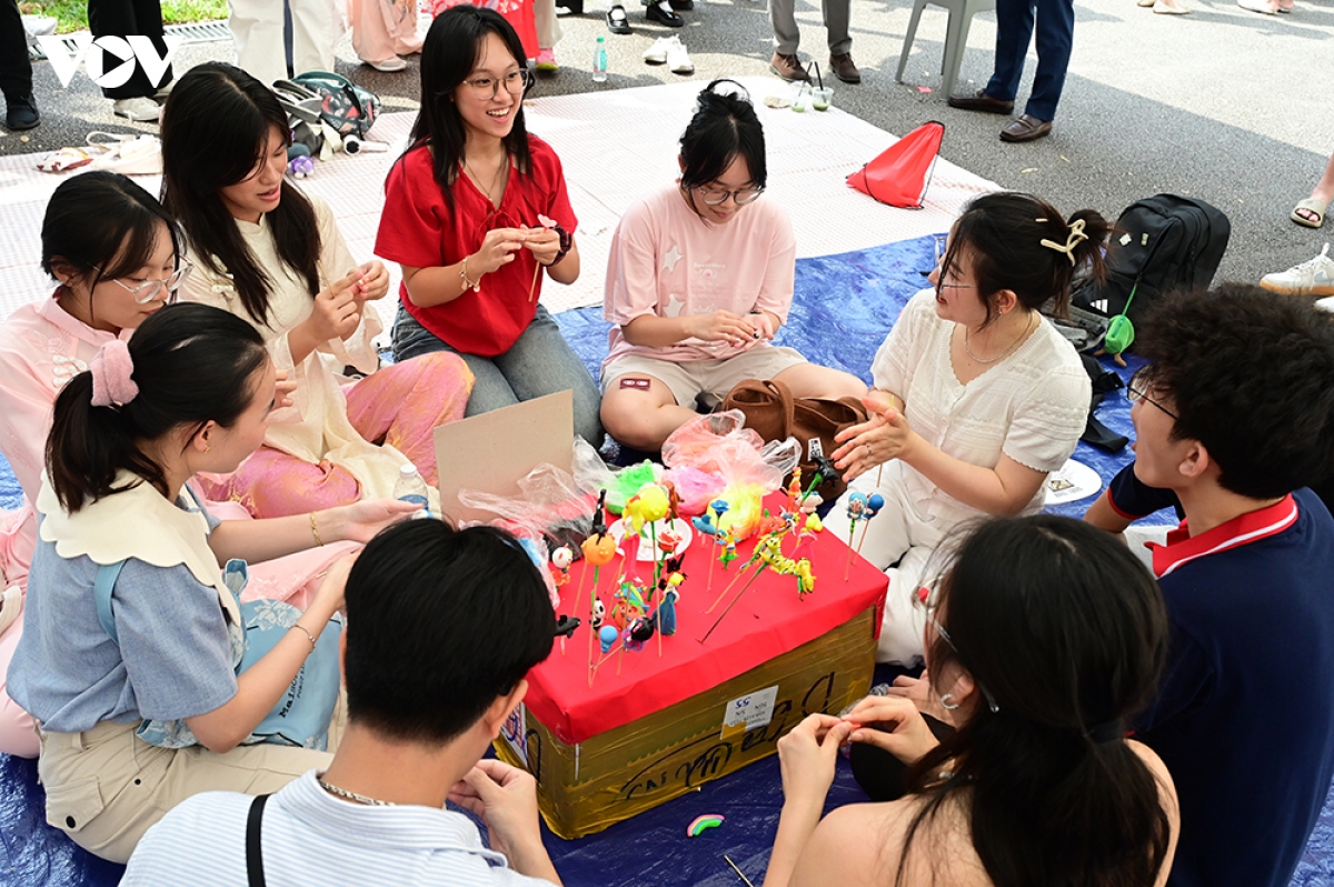  kieu bao la dai su van hoa - nguoi viet ke chuyen tet viet cho the gioi hinh anh 6