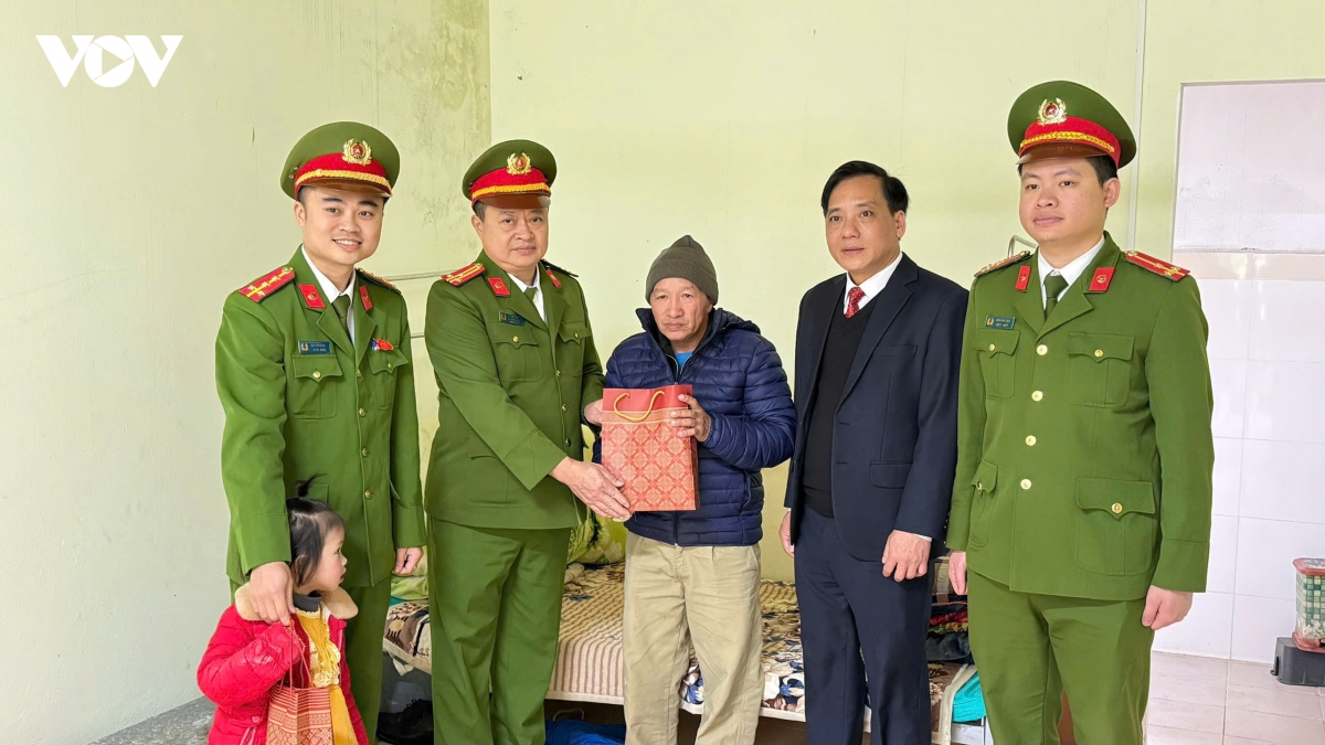 lan toa yeu thuong tu bua com nhan ai dip tet nguyen dan hinh anh 4