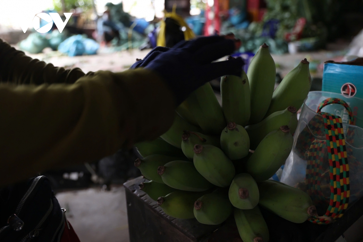Chợ chuối Suối Cát mỗi năm một phiên, buồng chuối đẹp giá tiền triệu