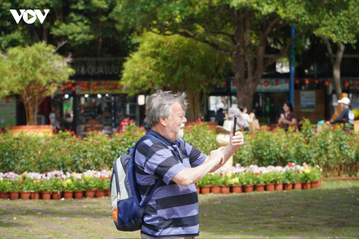 nhon nhip cho hoa, diem du xuan o khu Dong cua tphcm hinh anh 7