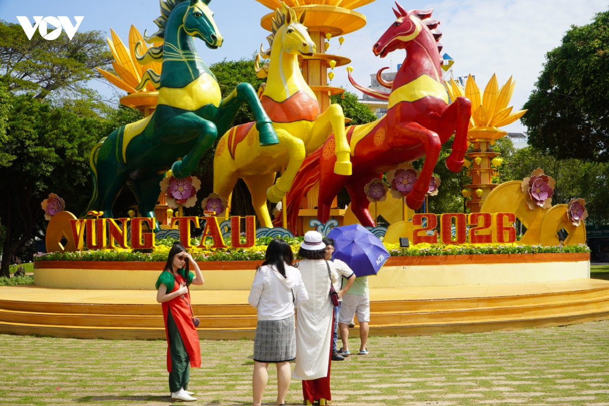 nhon nhip cho hoa, diem du xuan o khu Dong cua tphcm hinh anh 6