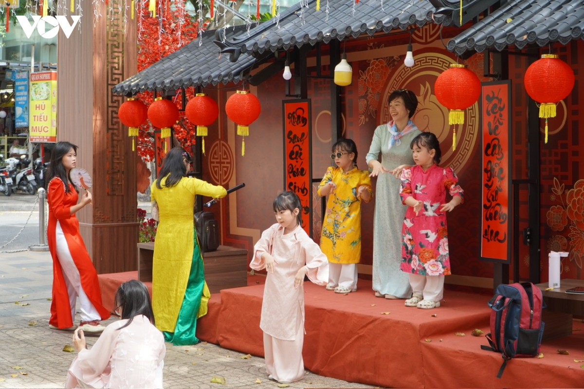 nhon nhip cho hoa, diem du xuan o khu Dong cua tphcm hinh anh 9