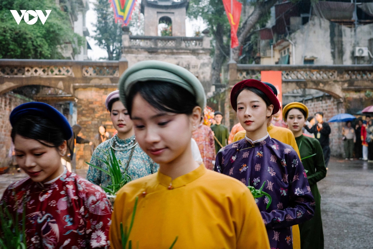 sac xuan thang long tro ve qua nhung nghi le giua pho co hinh anh 11