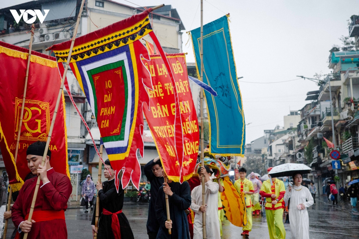 sac xuan thang long tro ve qua nhung nghi le giua pho co hinh anh 15