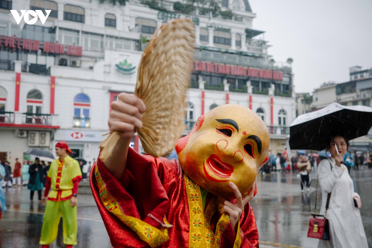 sac xuan thang long tro ve qua nhung nghi le giua pho co hinh anh 16
