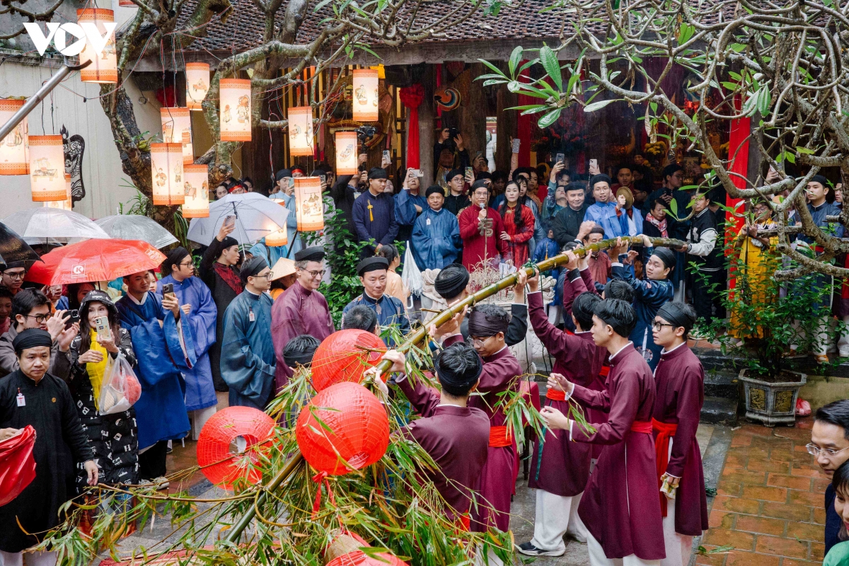 sac xuan thang long tro ve qua nhung nghi le giua pho co hinh anh 25
