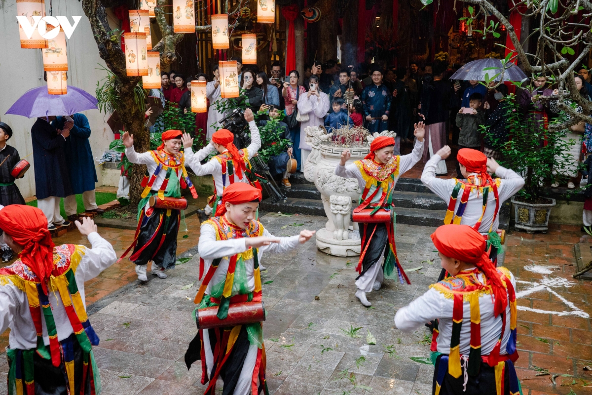 sac xuan thang long tro ve qua nhung nghi le giua pho co hinh anh 27