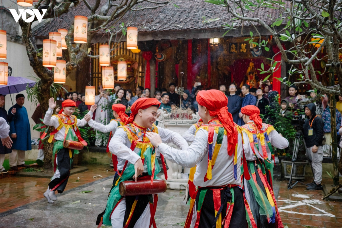 sac xuan thang long tro ve qua nhung nghi le giua pho co hinh anh 28