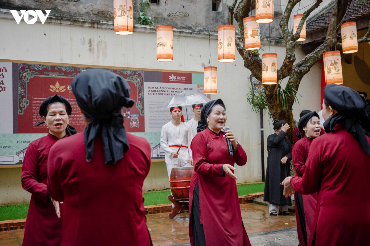 sac xuan thang long tro ve qua nhung nghi le giua pho co hinh anh 29