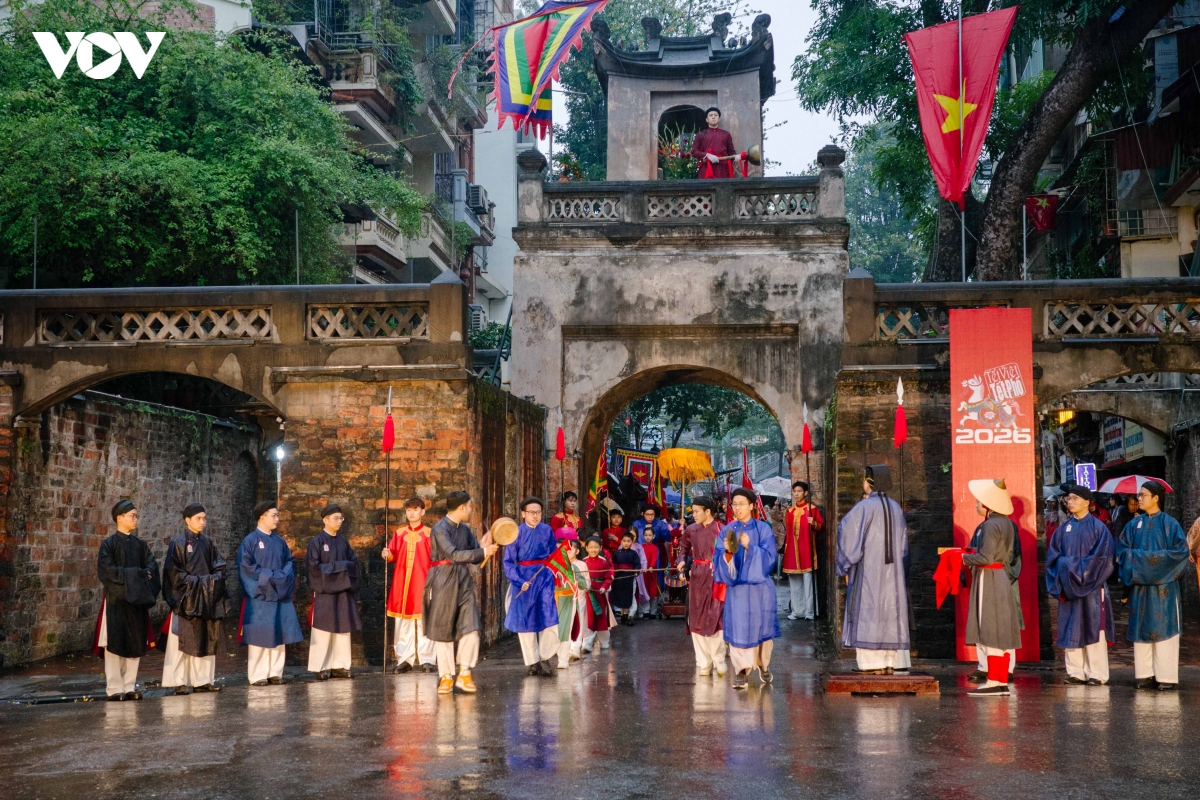 sac xuan thang long tro ve qua nhung nghi le giua pho co hinh anh 3