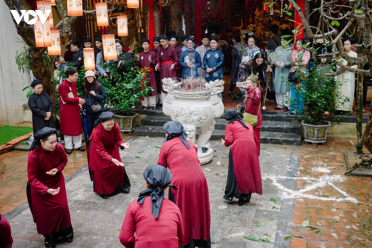 sac xuan thang long tro ve qua nhung nghi le giua pho co hinh anh 30