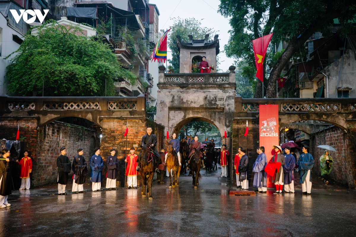 sac xuan thang long tro ve qua nhung nghi le giua pho co hinh anh 5