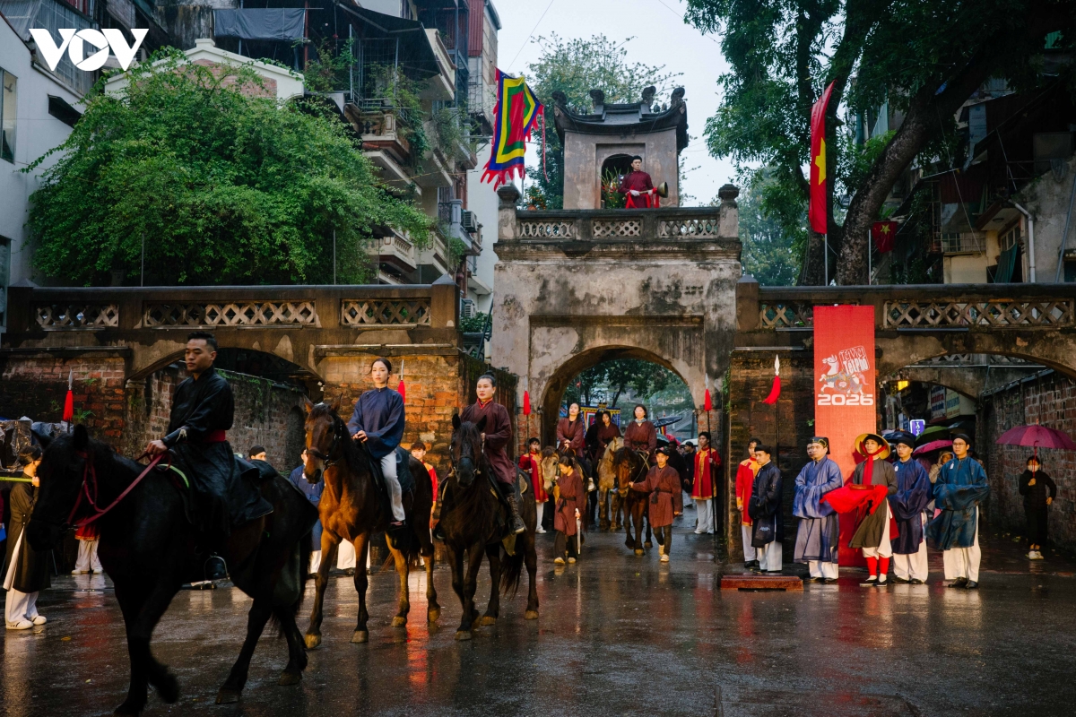 sac xuan thang long tro ve qua nhung nghi le giua pho co hinh anh 6