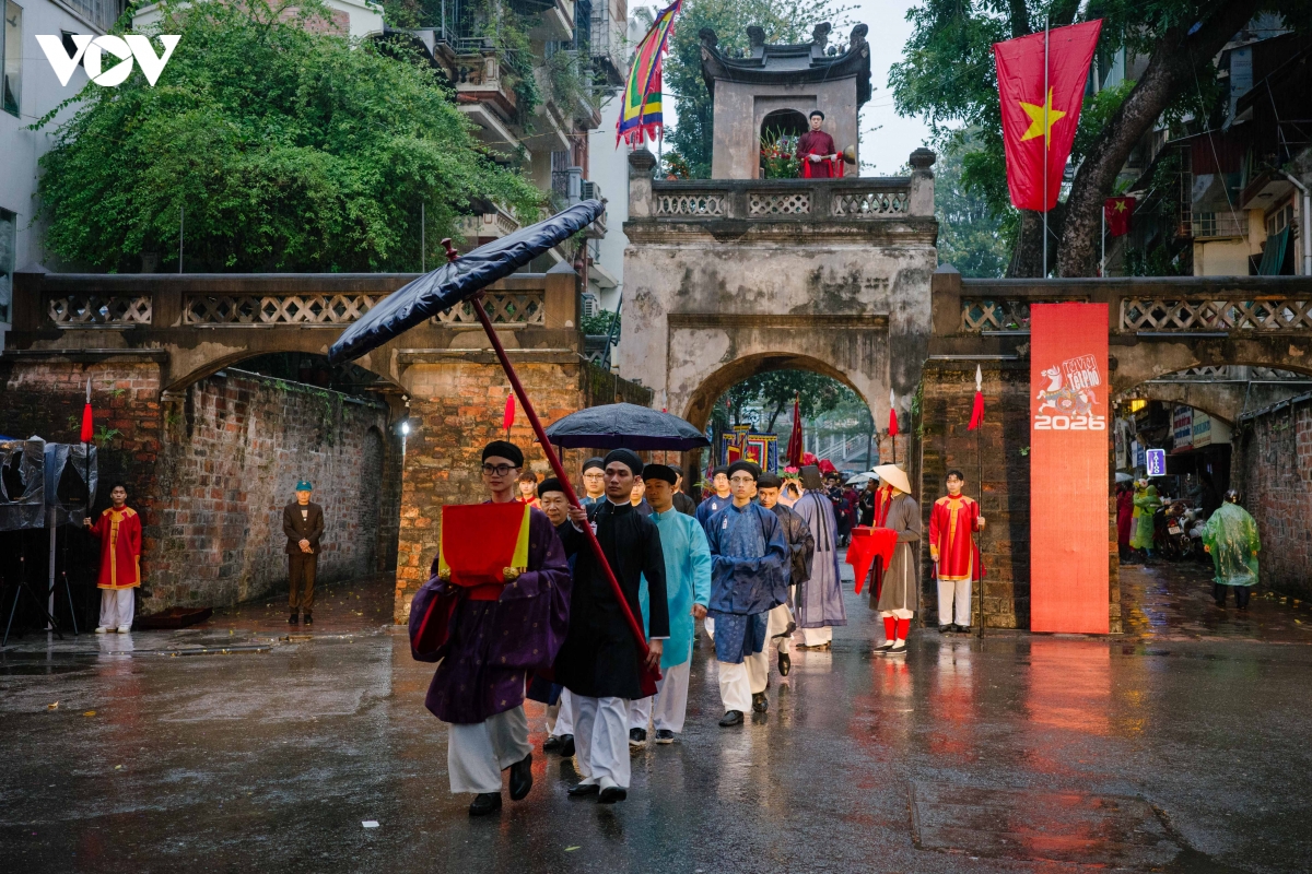 sac xuan thang long tro ve qua nhung nghi le giua pho co hinh anh 8