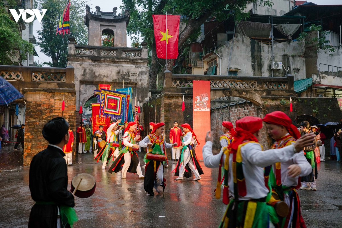 sac xuan thang long tro ve qua nhung nghi le giua pho co hinh anh 9