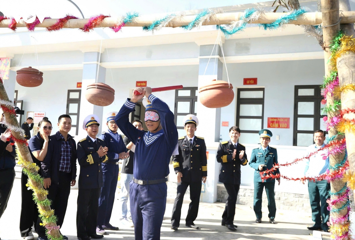 bach long vi - xuan binh yen noi dau song hinh anh 4