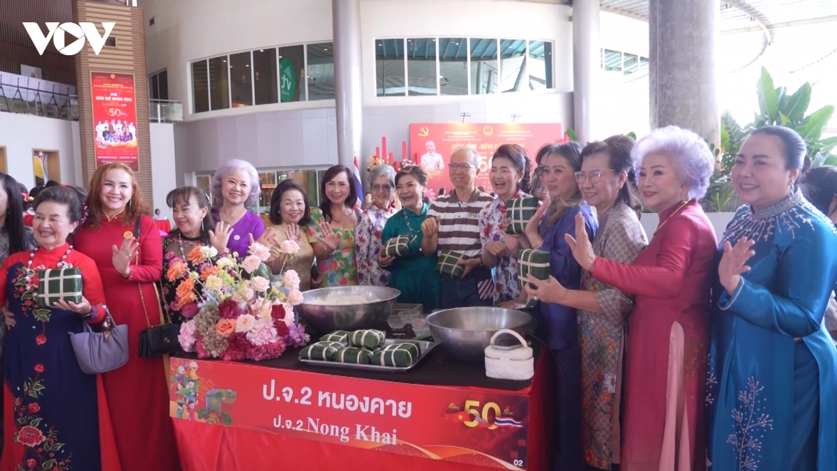 huong tet viet tren dat thai goi tron tinh que vao nep nuong, la dong hinh anh 4