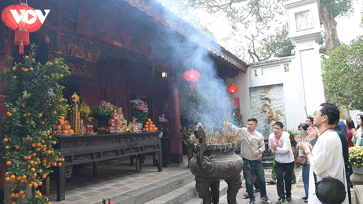 Dau xuan di le thang long tu tran, net dep van hoa lau doi cua nguoi ha noi hinh anh 12
