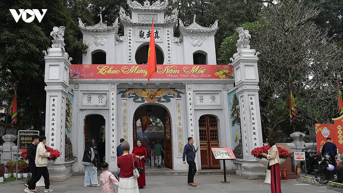 Dau xuan di le thang long tu tran, net dep van hoa lau doi cua nguoi ha noi hinh anh 8
