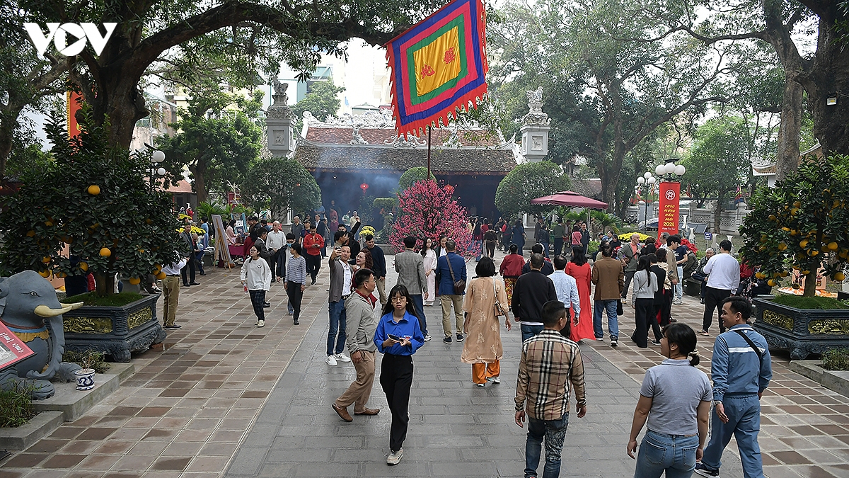 Dau xuan di le thang long tu tran, net dep van hoa lau doi cua nguoi ha noi hinh anh 14