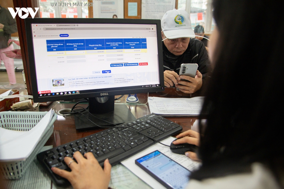 cac co quan cong so ha noi nghiem tuc lam viec ngay dau nam moi hinh anh 14