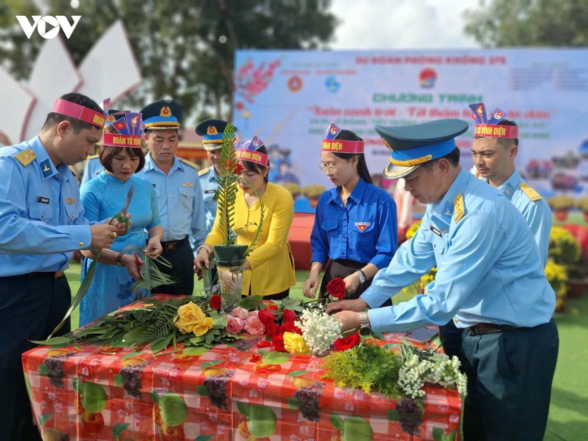 Am ap chuong trinh xuan canh troi - tet tham tinh quan dan hinh anh 5