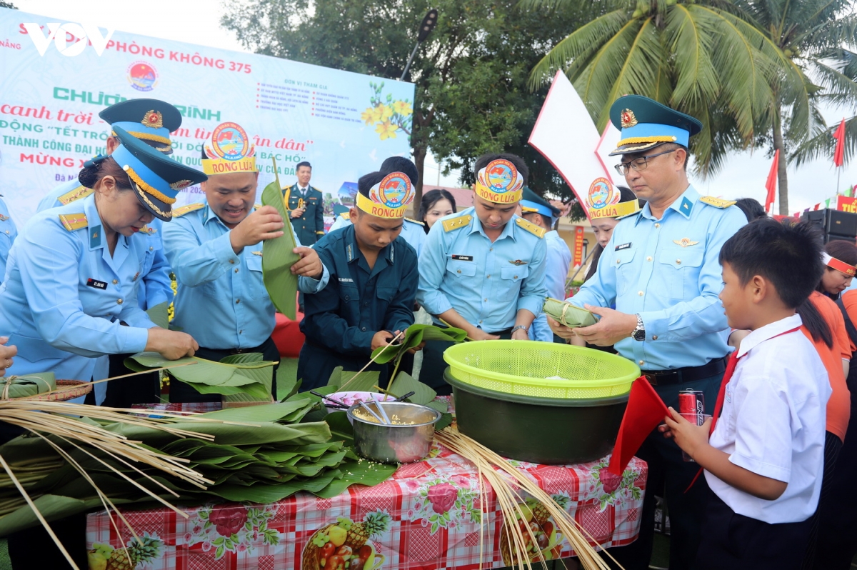 Am ap chuong trinh xuan canh troi - tet tham tinh quan dan hinh anh 3