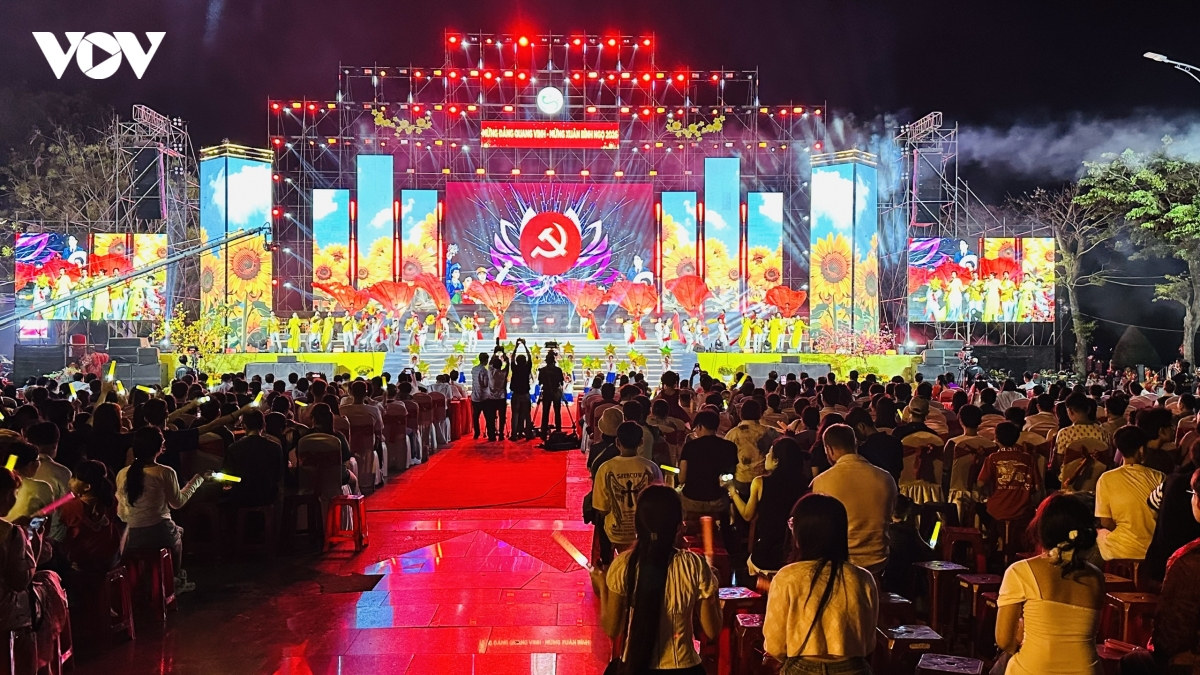 can tho ruc sang dem giao thua, tung bung chao xuan binh ngo 2026 hinh anh 1