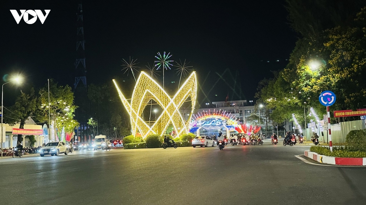 can tho ruc sang dem giao thua, tung bung chao xuan binh ngo 2026 hinh anh 4