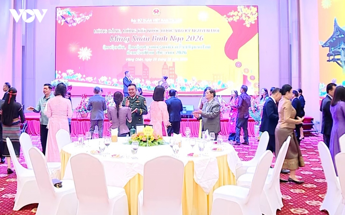 Dai su quan viet nam tai lao to chuc tiec mung Dang, mung xuan binh ngo 2026 hinh anh 1
