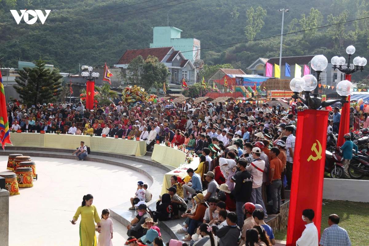 du xuan phien cho doc nhat gia lai hop vao mung 1 tet hinh anh 5