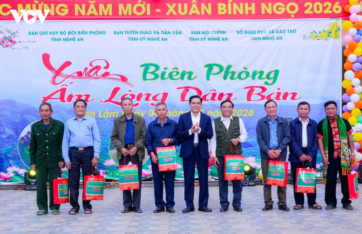 Am ap chuong trinh xuan bien phong - Am long dan ban tai xa bien gioi nghe an hinh anh 4
