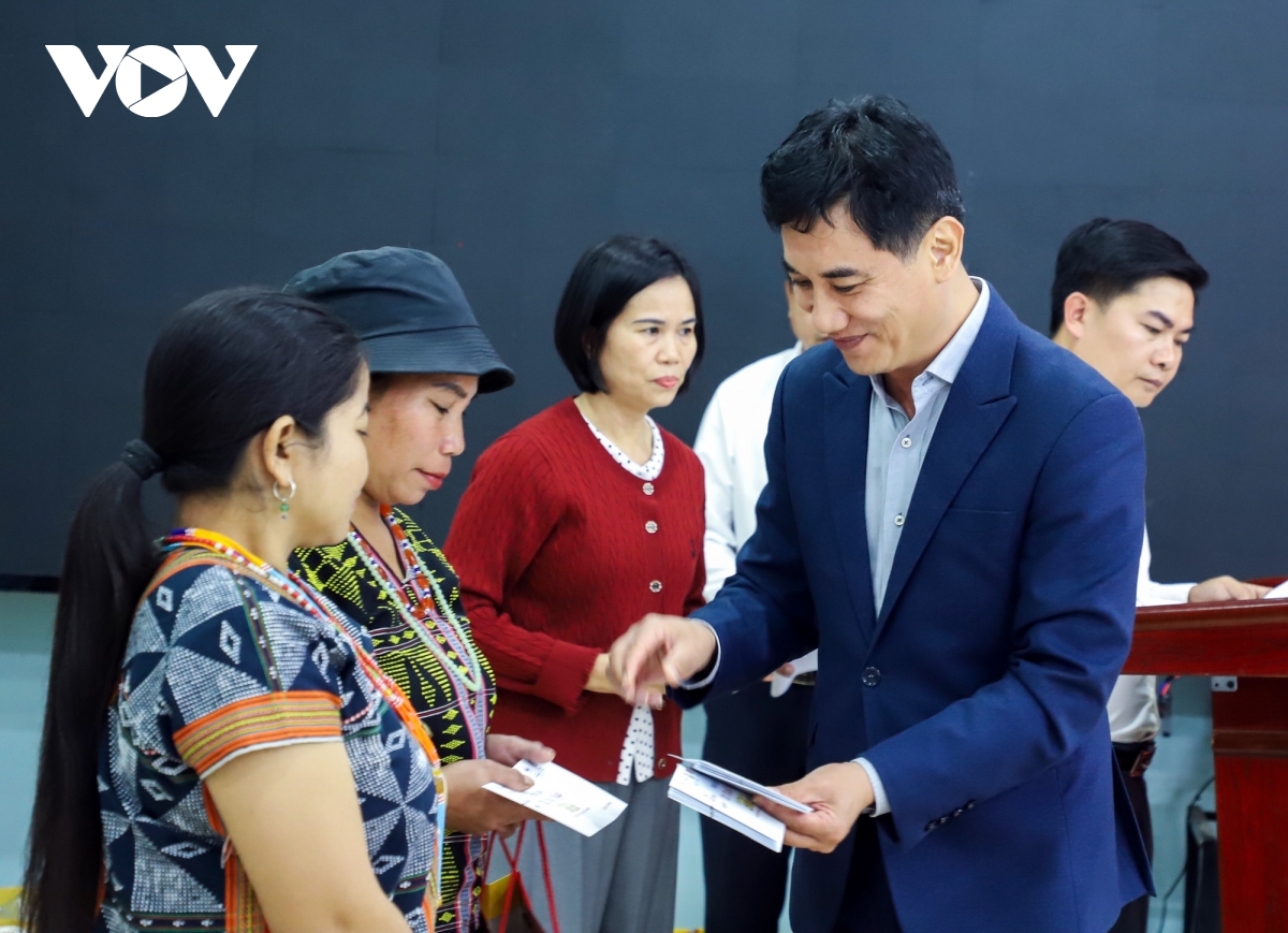 Am ap chuong trinh trao qua tet binh ngo 2026-gan ket Da nang, lan toa yeu thuong hinh anh 3