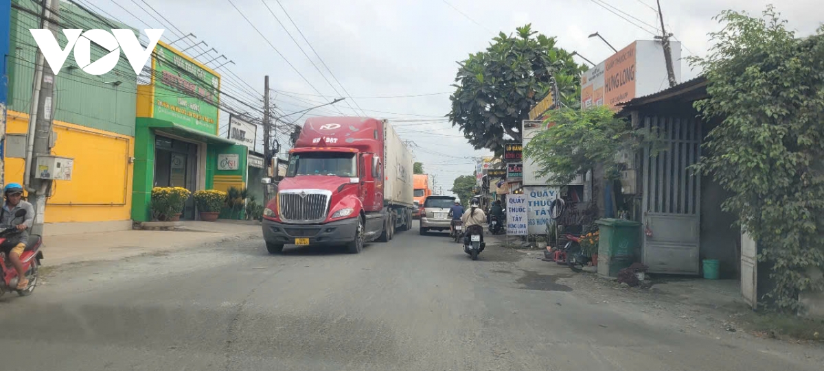 Đồng Tháp chấn chỉnh tình trạng container đậu tràn lan sau phản ánh của VOV