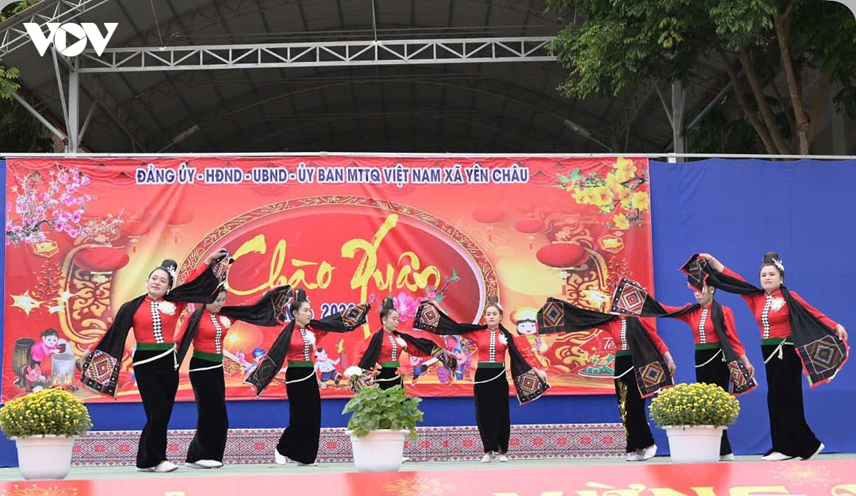 son la ron rang hoi xuan tren que huong chuoi ngot, xoai thom hinh anh 1