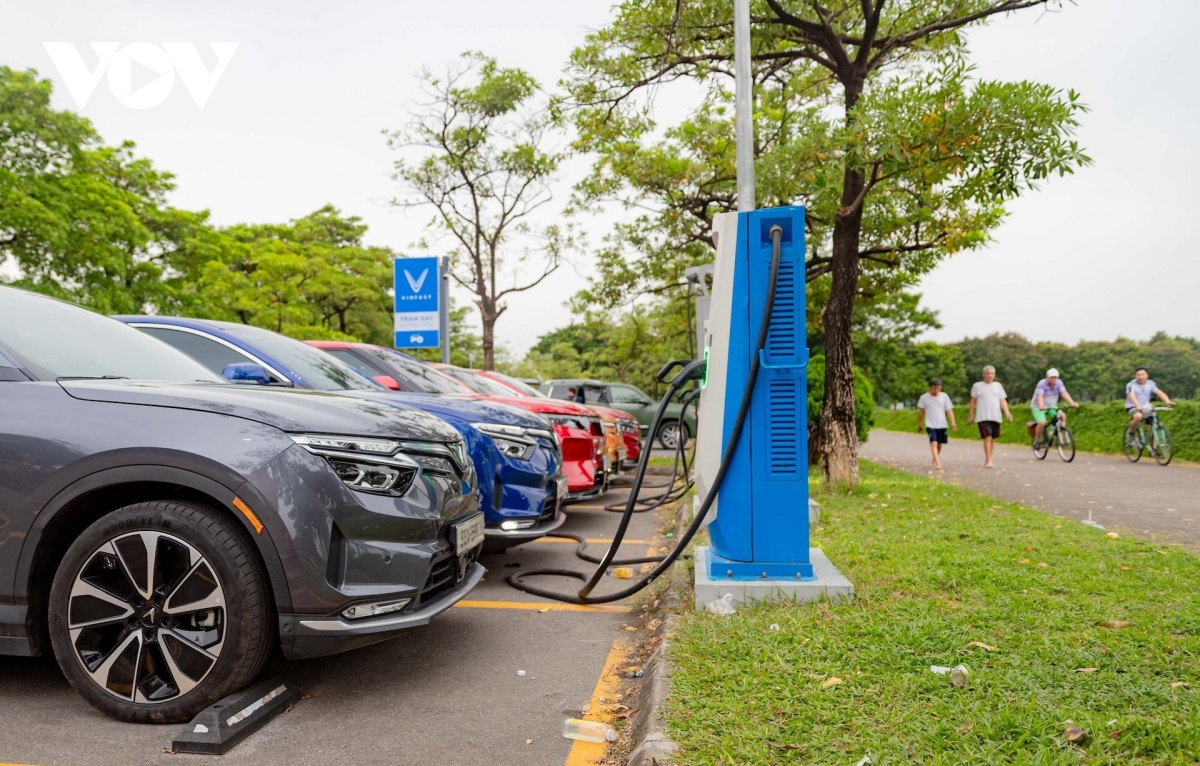 De xuat gia han uu dai thue ttDb cho xe dien va xe ban tai den het 2030 hinh anh 2