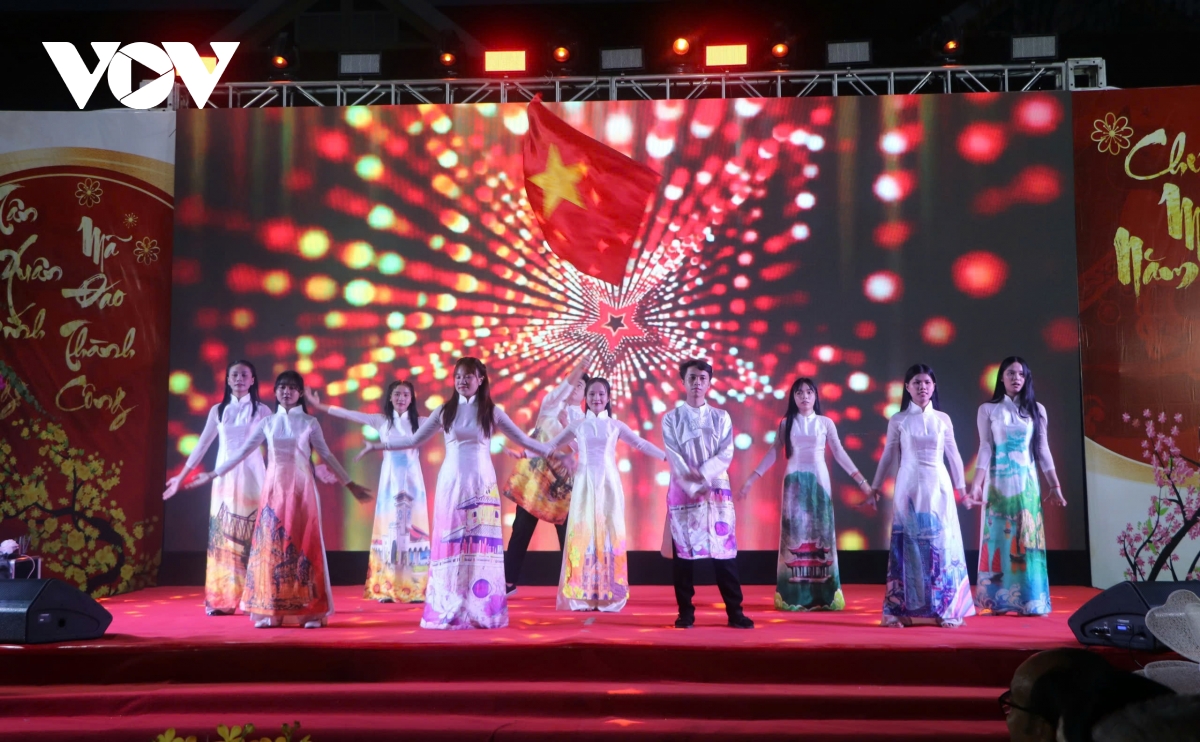 Kiều bào tại Campuchia cùng bạn bè quốc tế sum vầy đón Xuân Bính Ngọ 2026