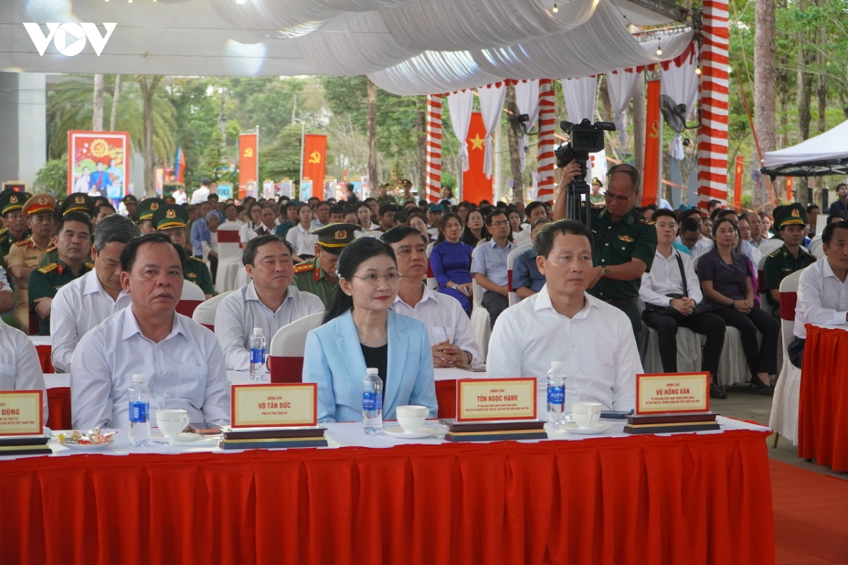 Dong nai mang tet som den dong bao, chien si vung bien hinh anh 1
