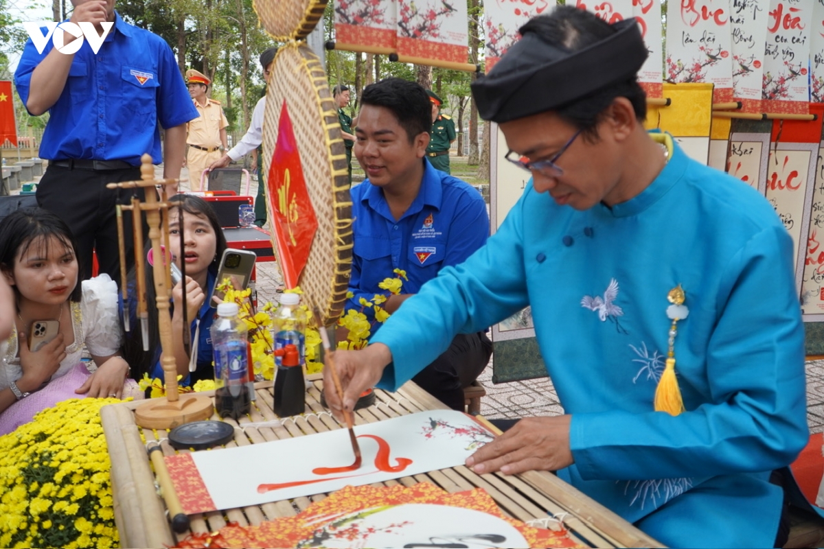 Dong nai mang tet som den dong bao, chien si vung bien hinh anh 3