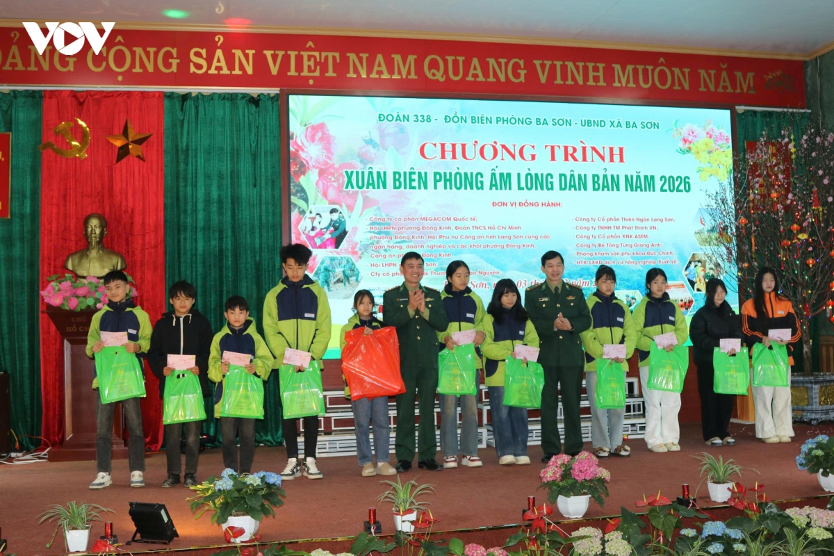De dong bao bien gioi co tet dam am, du day hinh anh 1