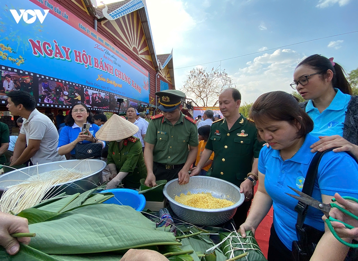 xuan bien phong am long buon lang bien gioi Dak lak hinh anh 3