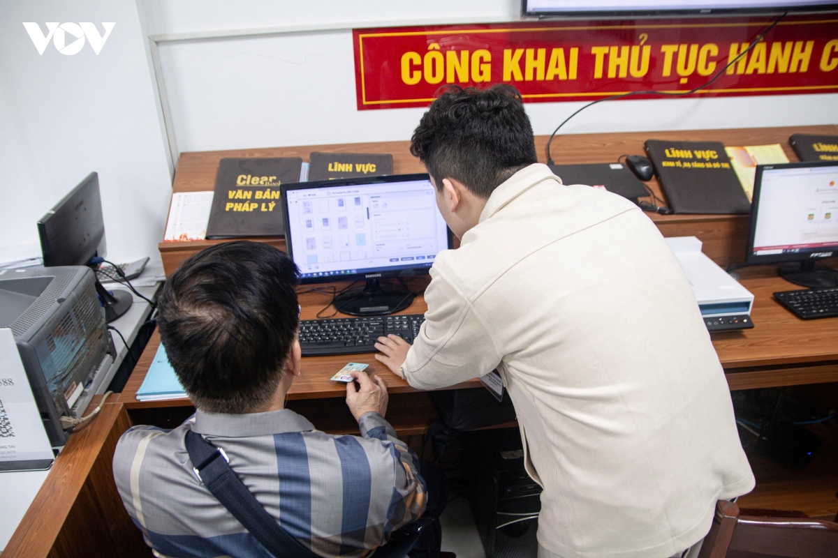 cac co quan cong so ha noi nghiem tuc lam viec ngay dau nam moi hinh anh 20