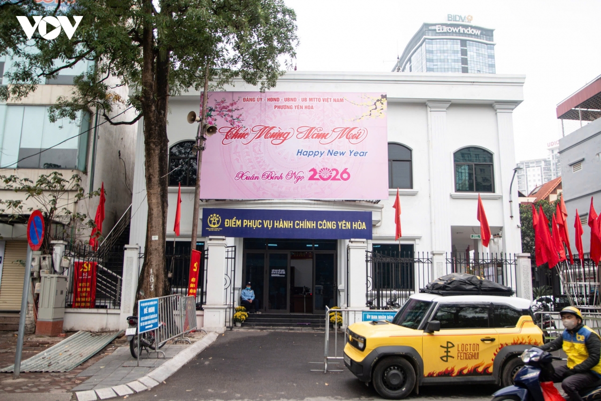 cac co quan cong so ha noi nghiem tuc lam viec ngay dau nam moi hinh anh 15