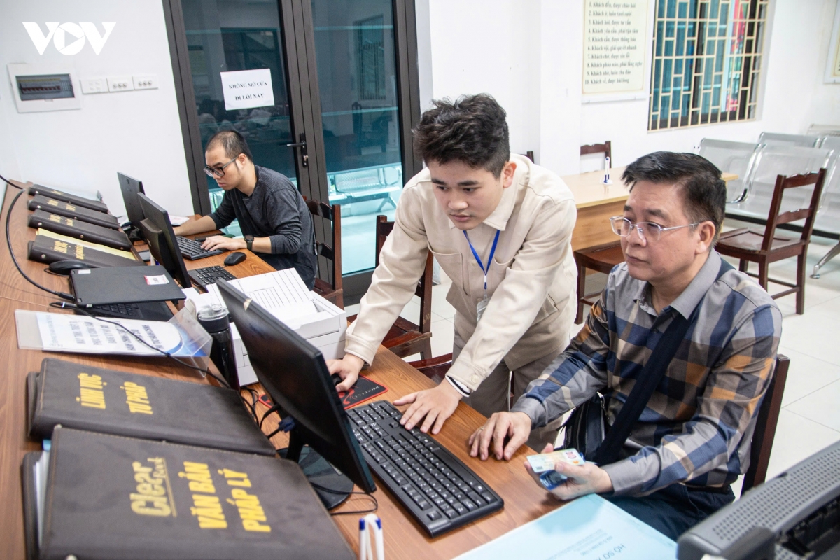 cac co quan cong so ha noi nghiem tuc lam viec ngay dau nam moi hinh anh 16