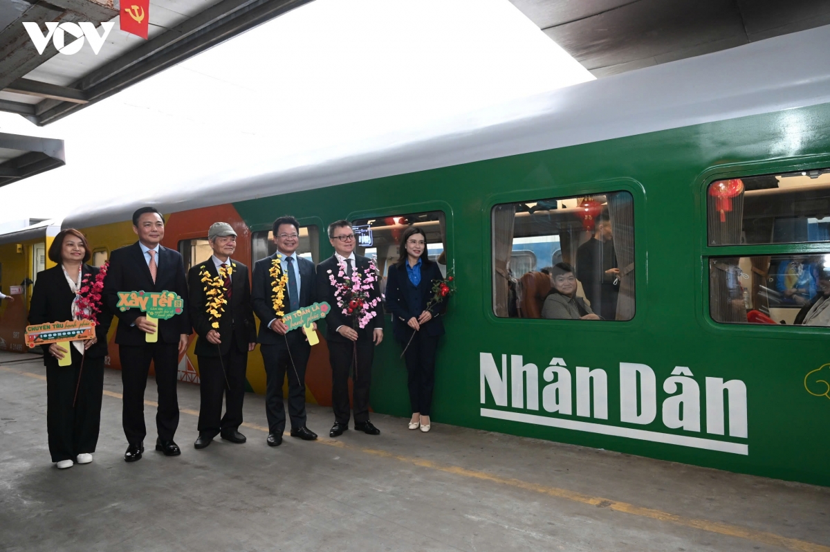  chuyen tau hanh phuc quang ba hinh anh dat nuoc, con nguoi va du lich viet nam hinh anh 3