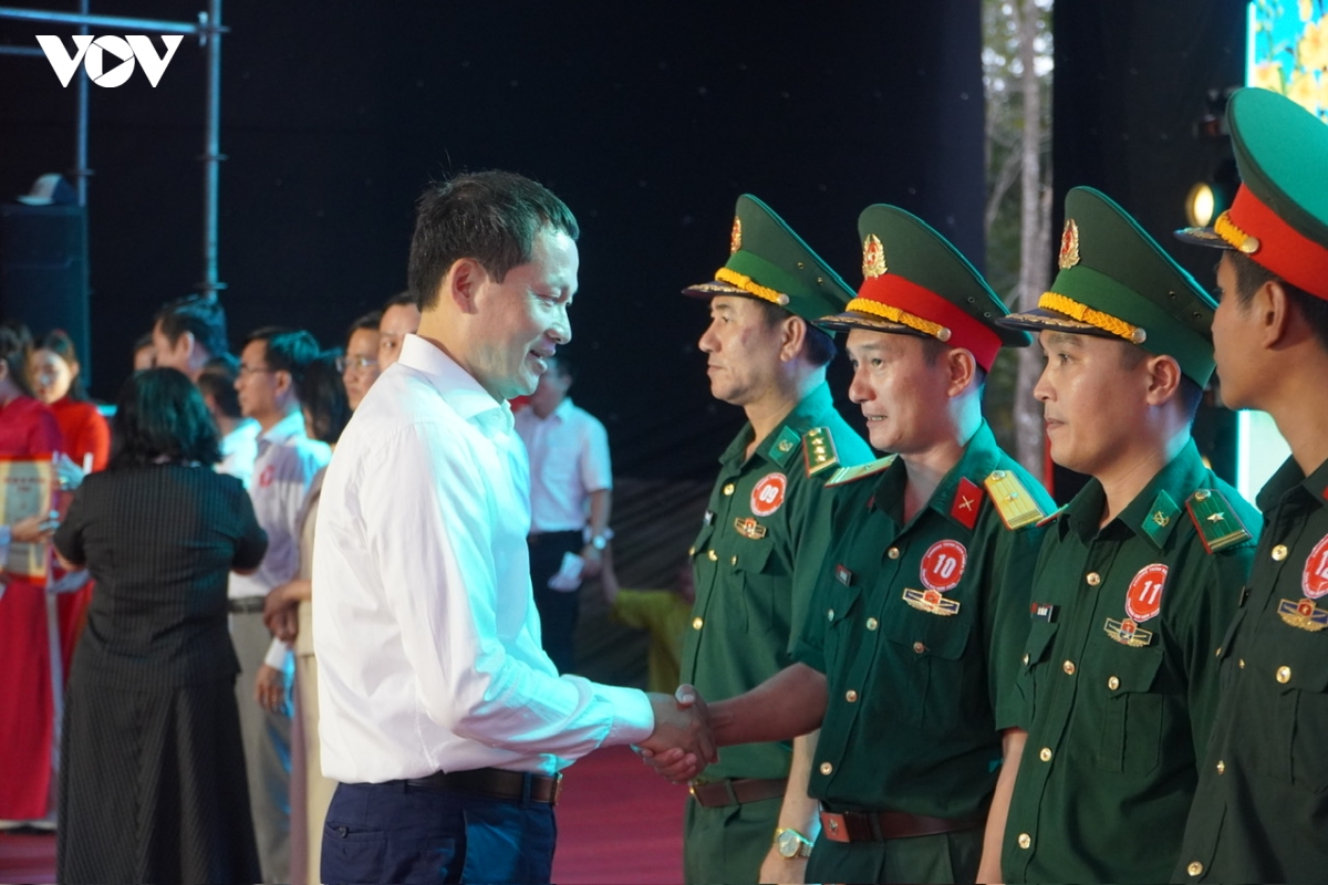Dong nai mang tet som den dong bao, chien si vung bien hinh anh 6